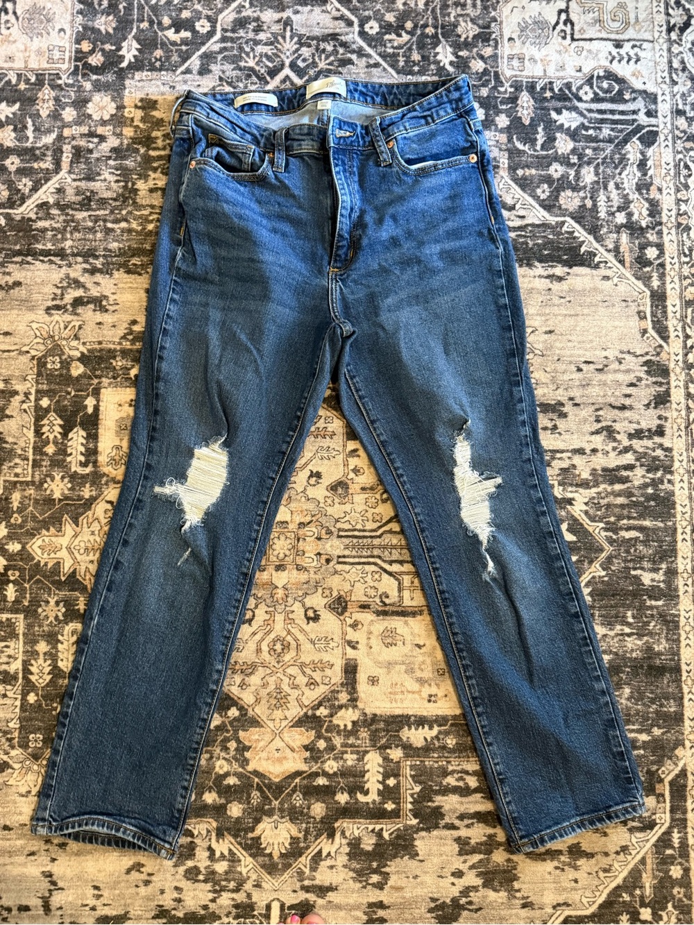 Universal Thread Women's Skinny Distressed Blue Jeans